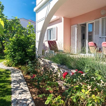 Apartment Lavanda With Beautiful Garden คิร์ก ภายนอก รูปภาพ
