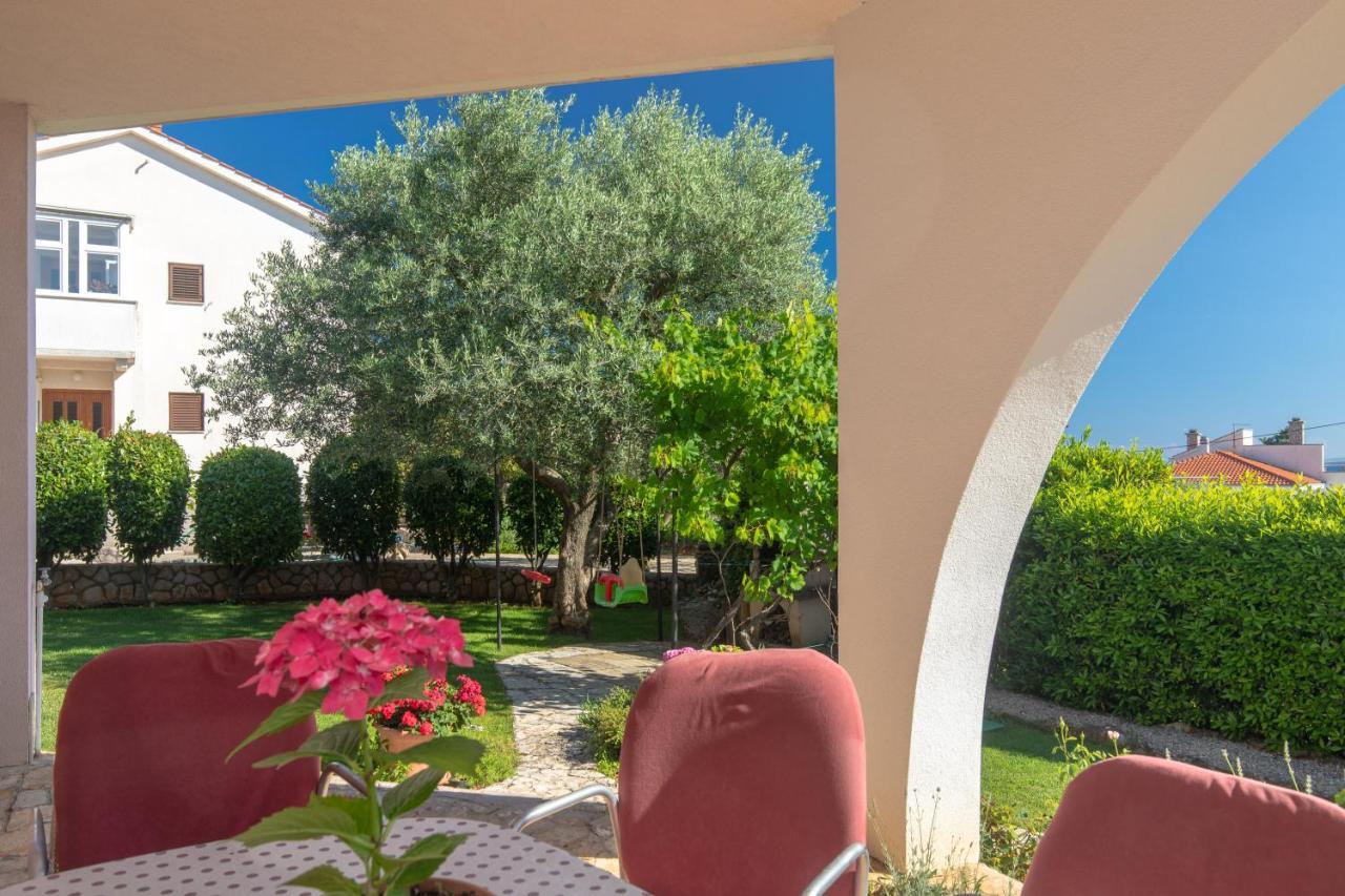 Apartment Lavanda With Beautiful Garden คิร์ก ภายนอก รูปภาพ